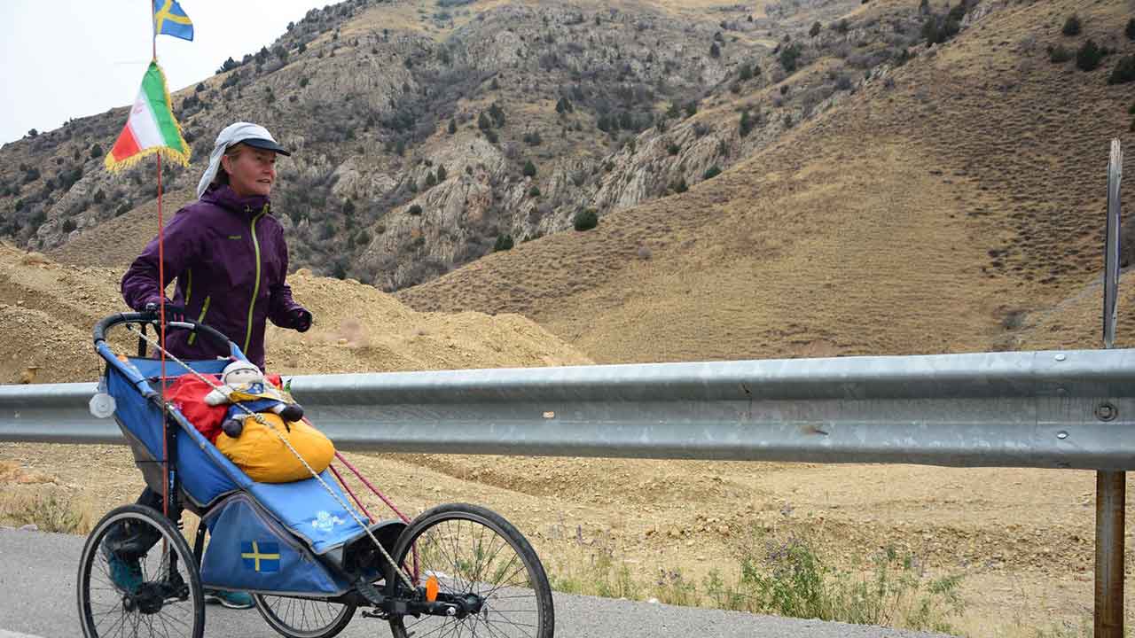 دانلود فیلم مستند Alone through Iran: 1144 miles of trust 2017
