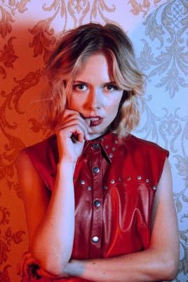 Amelia Eve