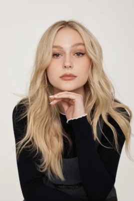 Alyvia Alyn Lind