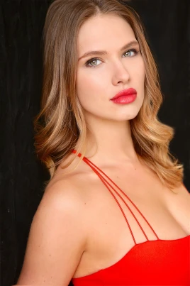 Claudia Lee